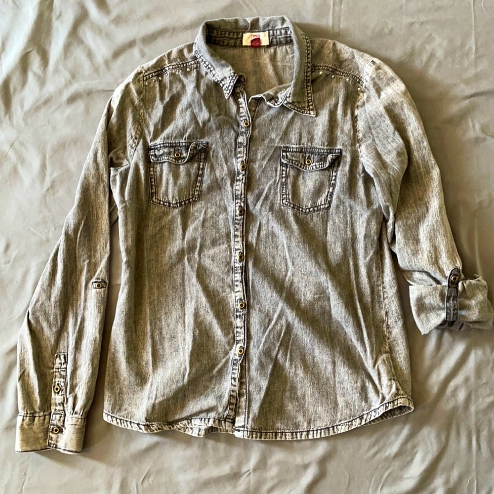Clearance $7 LEI Juniors Large 11-13 grey denim look shirt